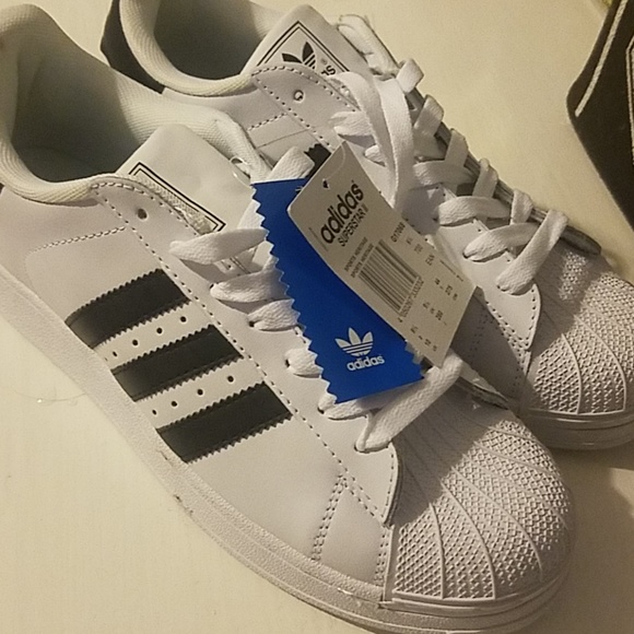 Adidas shoes - Picture 3 of 3